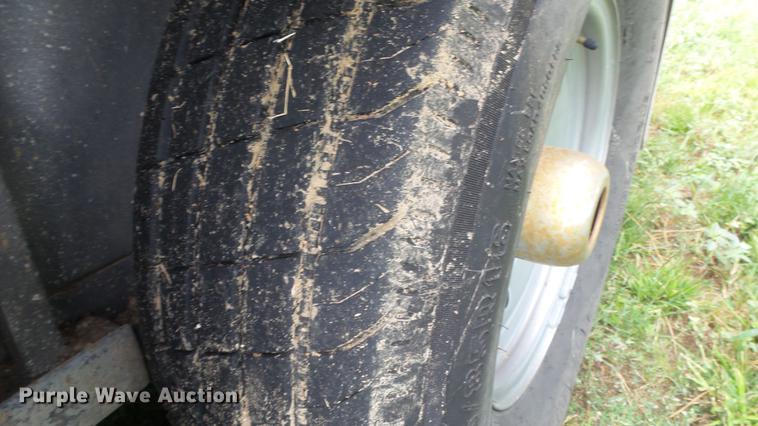 image for item ER9700 2005 CM Legacy livestock trailer