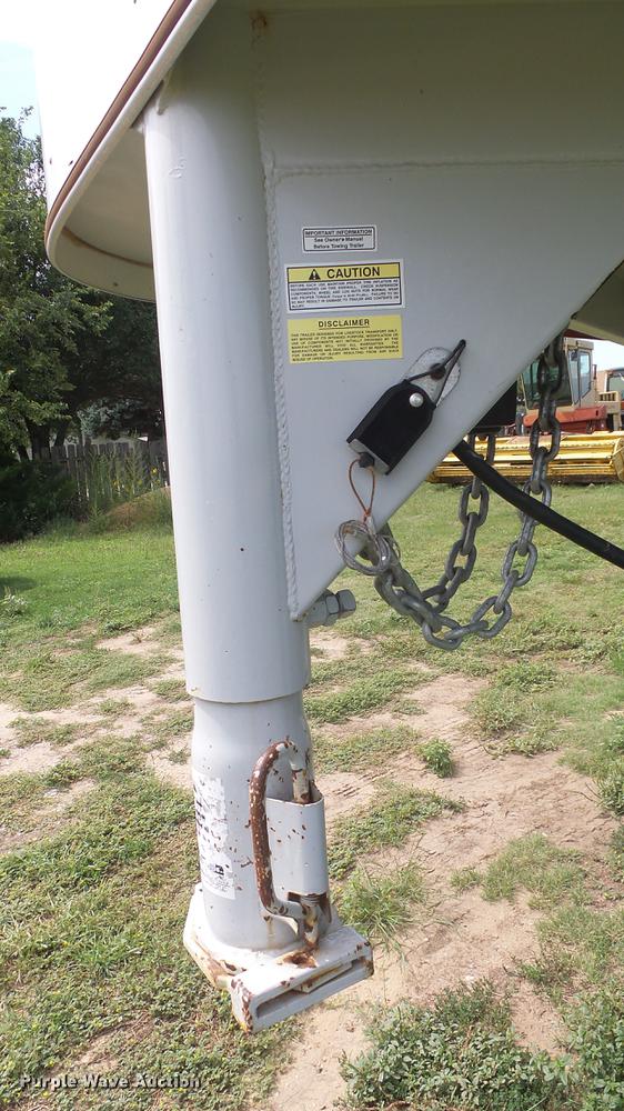 image for item ER9700 2005 CM Legacy livestock trailer