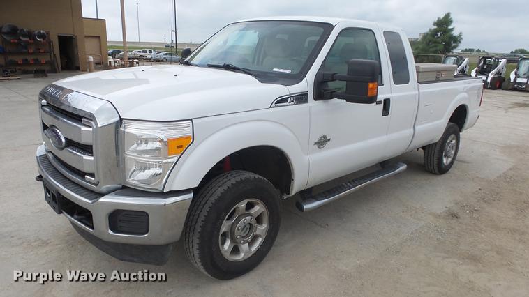 image for item ES9446 2013 Ford F350 Super Duty SuperCab pickup truck