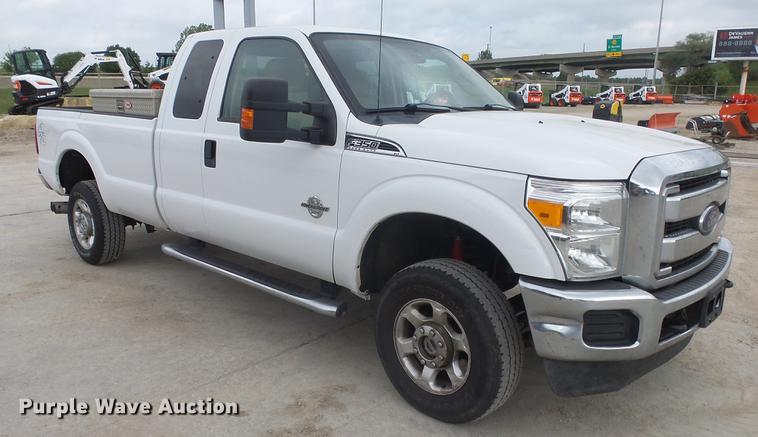image for item ES9446 2013 Ford F350 Super Duty SuperCab pickup truck
