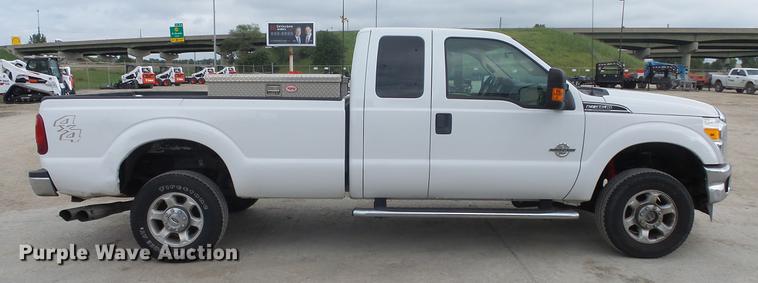 image for item ES9446 2013 Ford F350 Super Duty SuperCab pickup truck