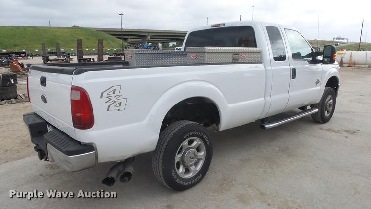 image for item ES9446 2013 Ford F350 Super Duty SuperCab pickup truck
