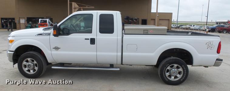 image for item ES9446 2013 Ford F350 Super Duty SuperCab pickup truck