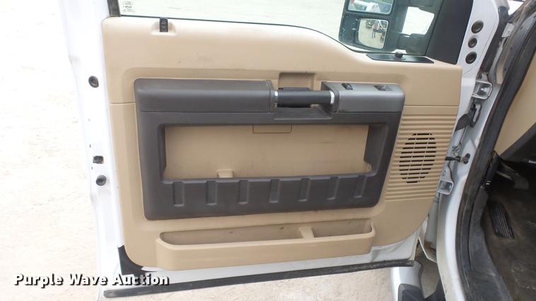 image for item ES9446 2013 Ford F350 Super Duty SuperCab pickup truck