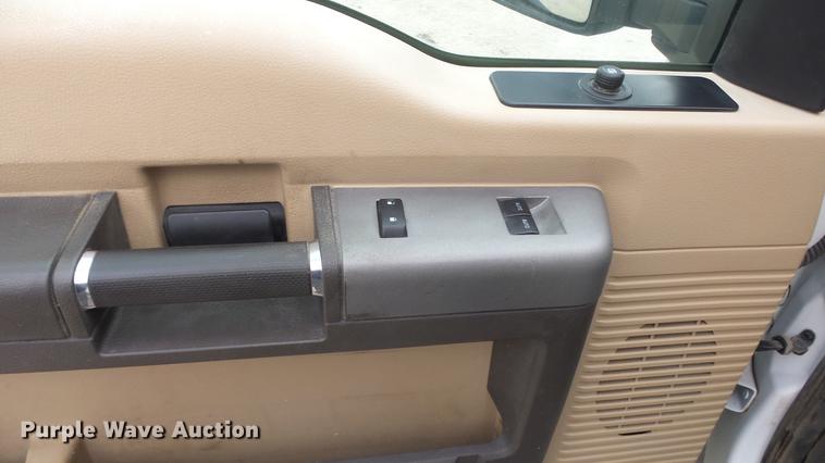 image for item ES9446 2013 Ford F350 Super Duty SuperCab pickup truck