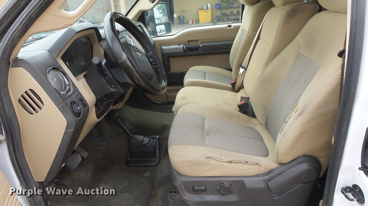 image for item ES9446 2013 Ford F350 Super Duty SuperCab pickup truck