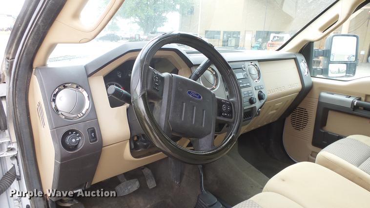 image for item ES9446 2013 Ford F350 Super Duty SuperCab pickup truck