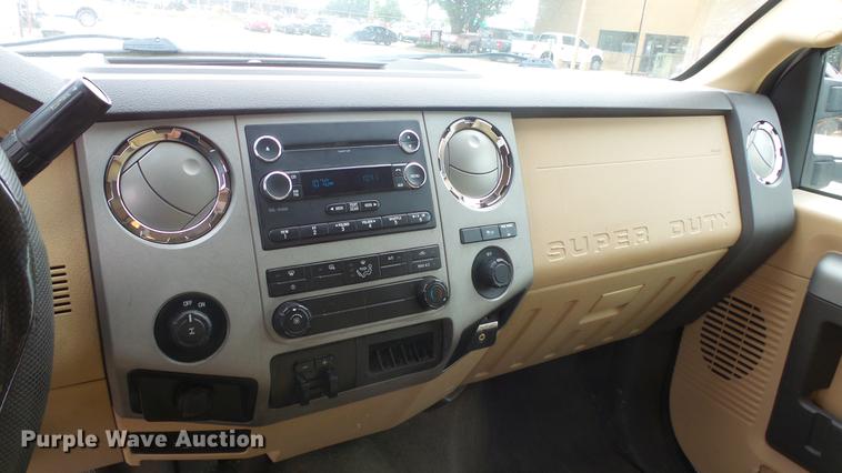 image for item ES9446 2013 Ford F350 Super Duty SuperCab pickup truck