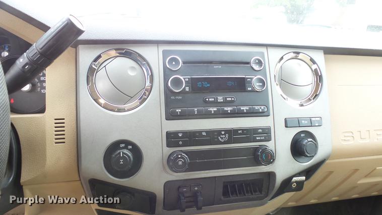 image for item ES9446 2013 Ford F350 Super Duty SuperCab pickup truck