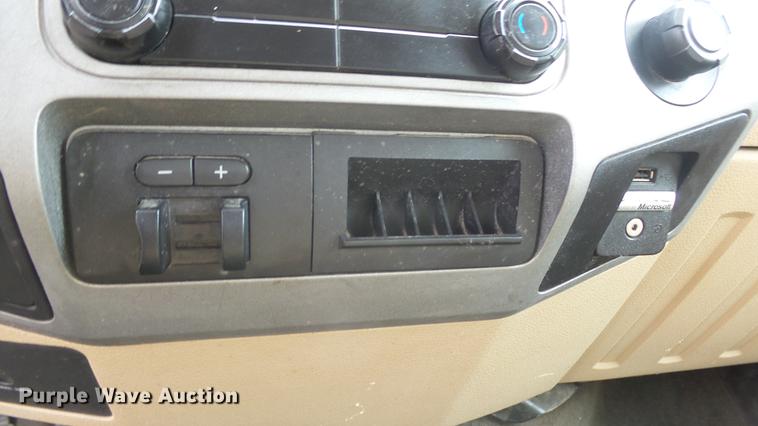 image for item ES9446 2013 Ford F350 Super Duty SuperCab pickup truck