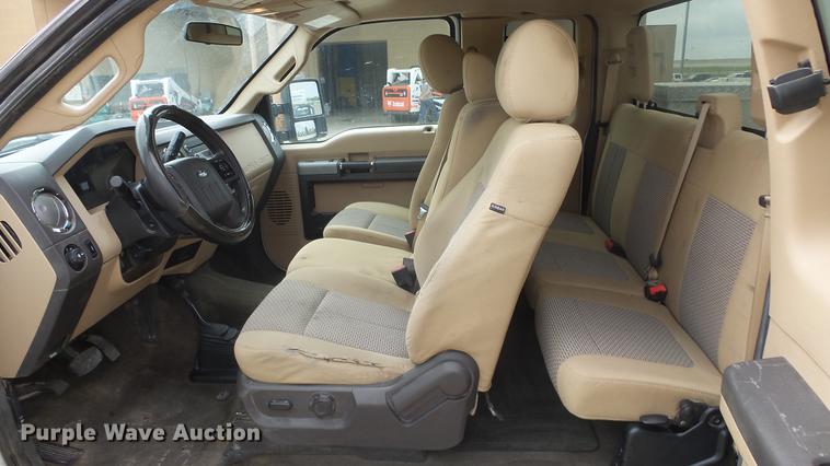 image for item ES9446 2013 Ford F350 Super Duty SuperCab pickup truck