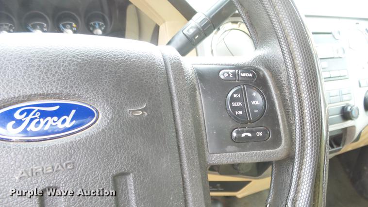 image for item ES9446 2013 Ford F350 Super Duty SuperCab pickup truck