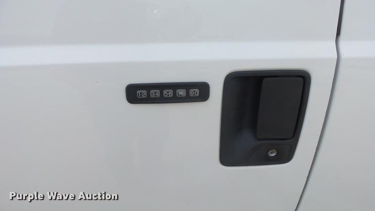 image for item ES9446 2013 Ford F350 Super Duty SuperCab pickup truck