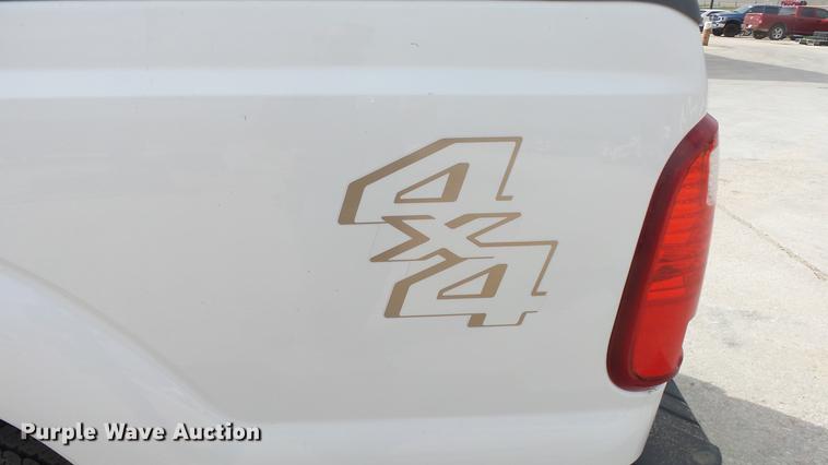 image for item ES9446 2013 Ford F350 Super Duty SuperCab pickup truck