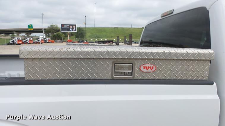 image for item ES9446 2013 Ford F350 Super Duty SuperCab pickup truck