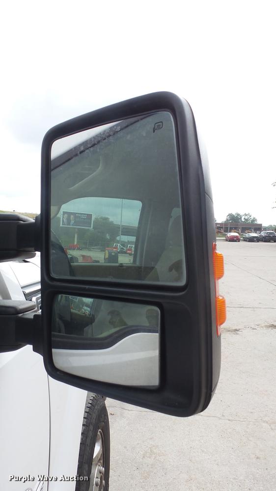 image for item ES9446 2013 Ford F350 Super Duty SuperCab pickup truck