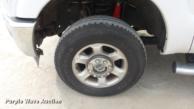 image for item ES9446 2013 Ford F350 Super Duty SuperCab pickup truck