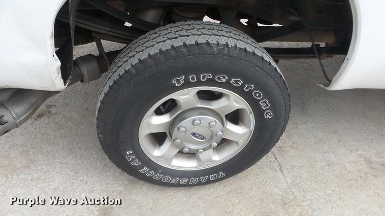 image for item ES9446 2013 Ford F350 Super Duty SuperCab pickup truck