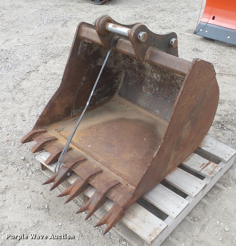 Bobcat trenching bucket in Wichita, KS Item ES9452 sold Purple Wave