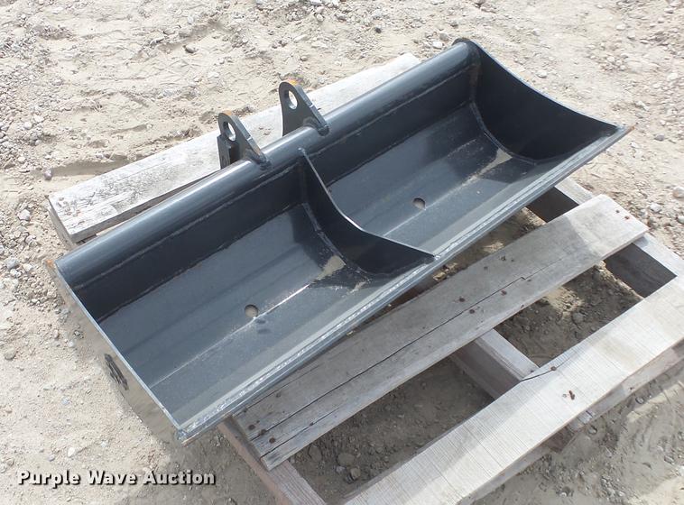 Bobcat grading bucket in Wichita, KS Item ES9453 sold Purple Wave