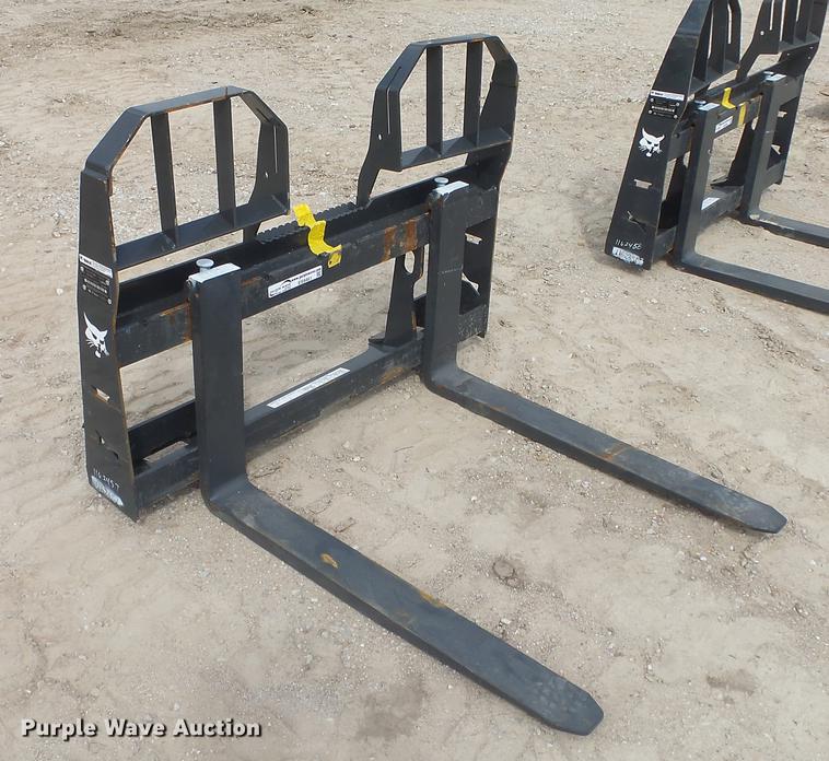 Bobcat pallet forks in Wichita, KS Item ES9461 sold Purple Wave