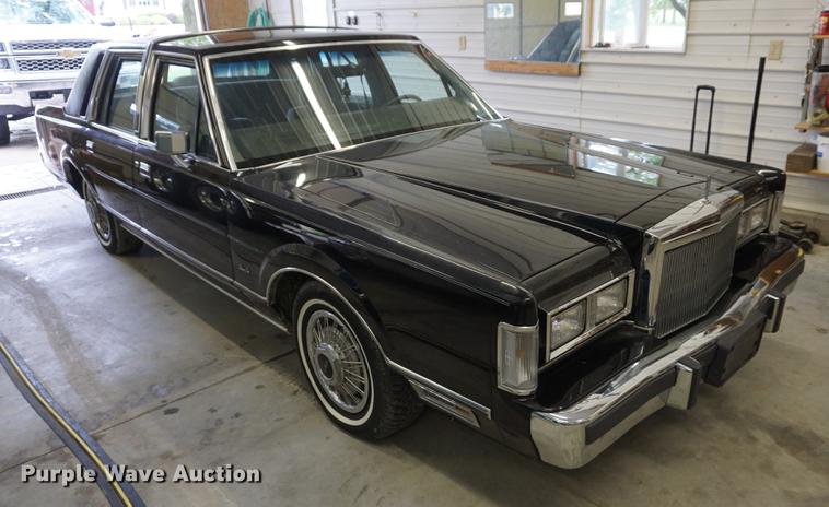image for item ES9972 1988 Lincoln Town Car