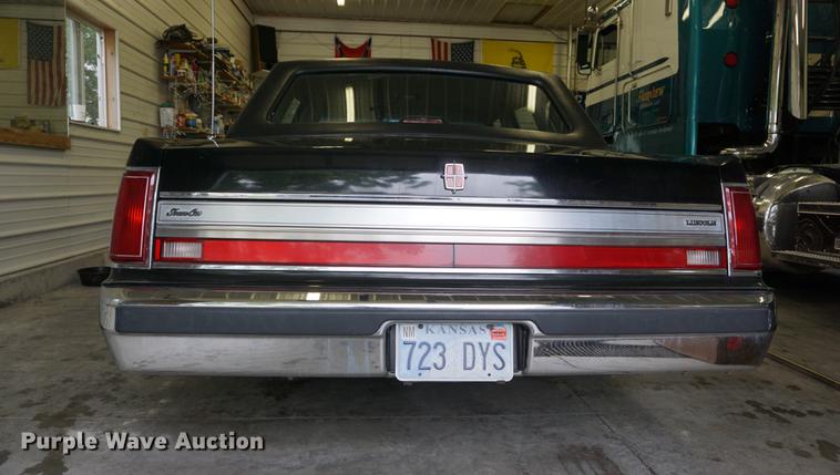 image for item ES9972 1988 Lincoln Town Car