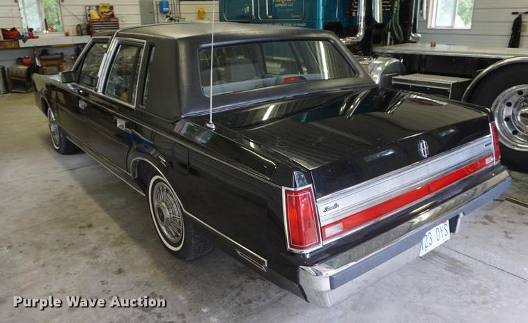 image for item ES9972 1988 Lincoln Town Car