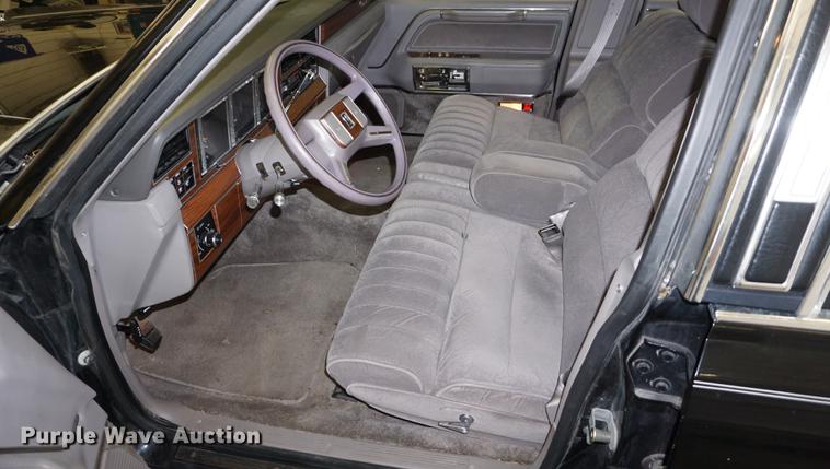image for item ES9972 1988 Lincoln Town Car