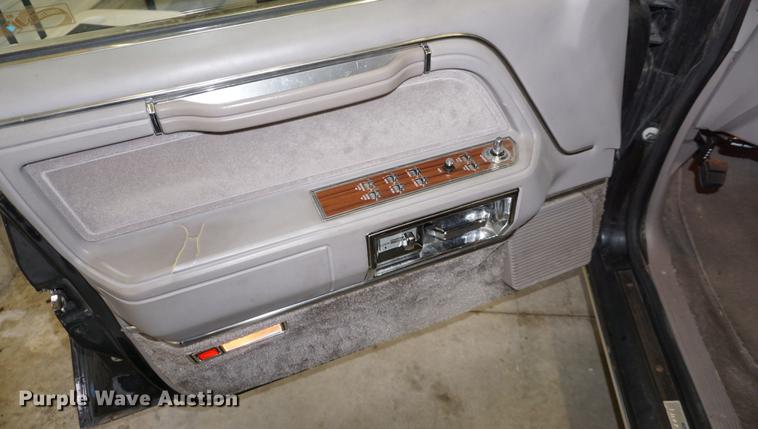 image for item ES9972 1988 Lincoln Town Car