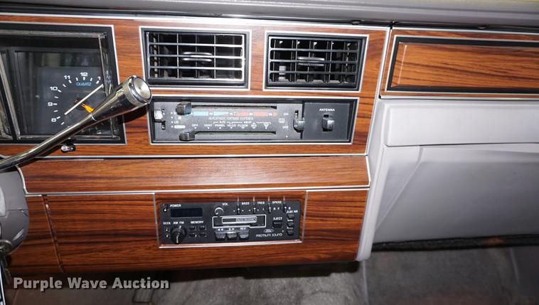 image for item ES9972 1988 Lincoln Town Car