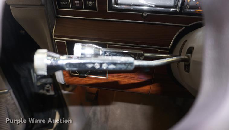 image for item ES9972 1988 Lincoln Town Car