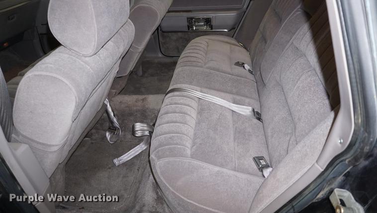 image for item ES9972 1988 Lincoln Town Car