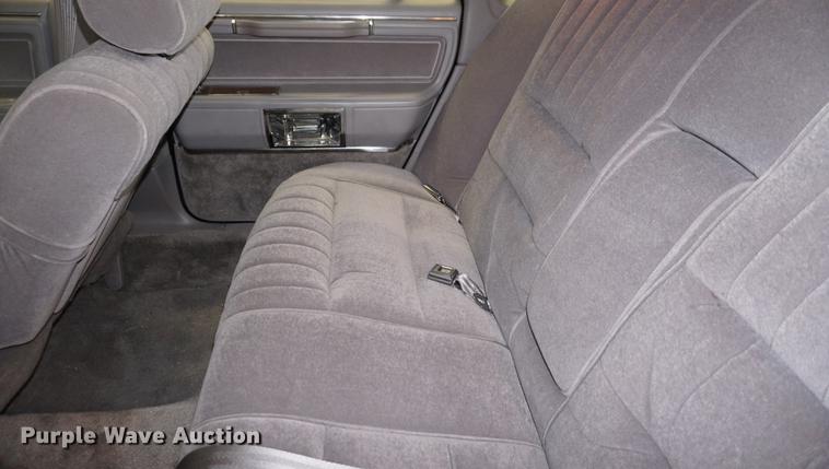 image for item ES9972 1988 Lincoln Town Car