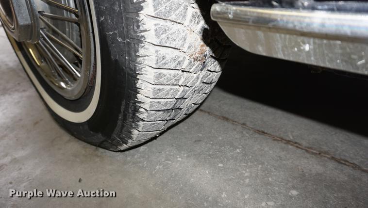 image for item ES9972 1988 Lincoln Town Car