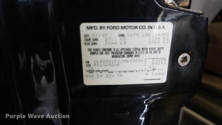 image for item ES9972 1988 Lincoln Town Car