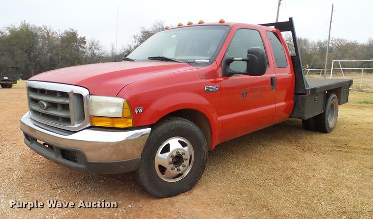 image for item FE9502 1999 Ford F350 Super Duty SuperCab flatbed pickup truck