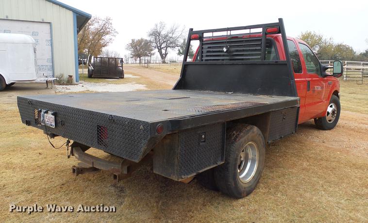 image for item FE9502 1999 Ford F350 Super Duty SuperCab flatbed pickup truck