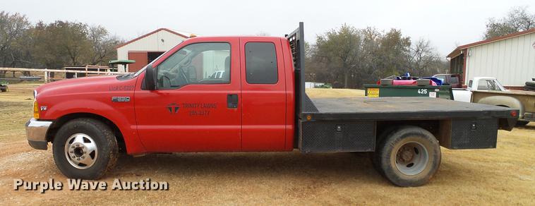 image for item FE9502 1999 Ford F350 Super Duty SuperCab flatbed pickup truck