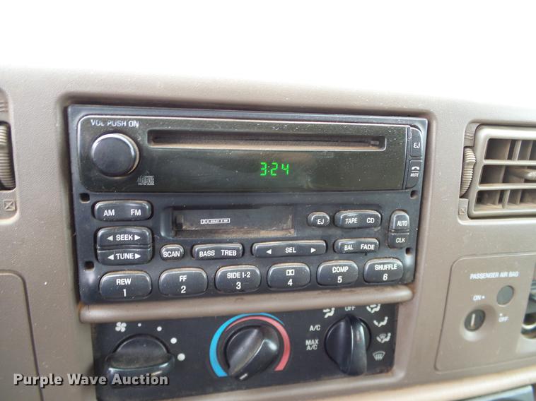 image for item FE9502 1999 Ford F350 Super Duty SuperCab flatbed pickup truck