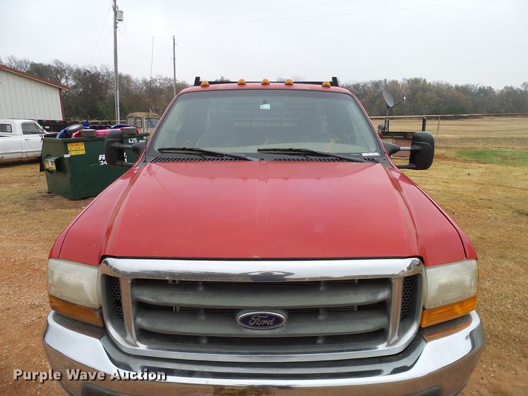 image for item FE9502 1999 Ford F350 Super Duty SuperCab flatbed pickup truck