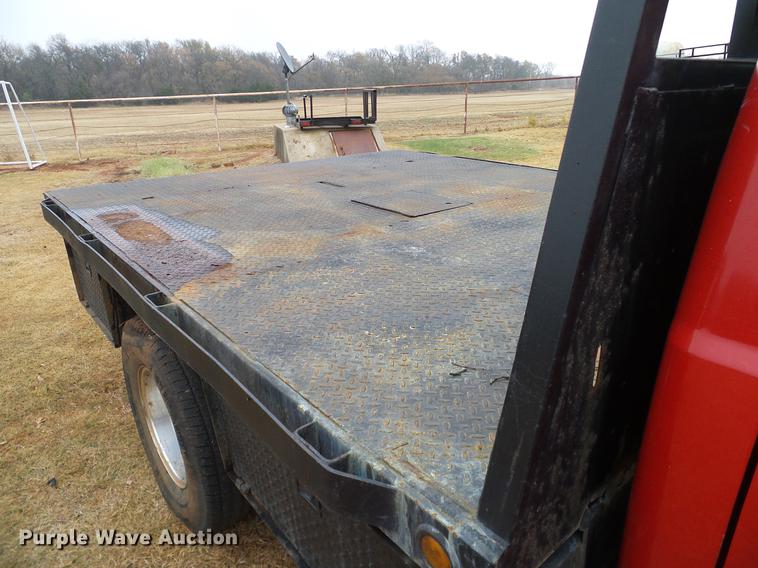 image for item FE9502 1999 Ford F350 Super Duty SuperCab flatbed pickup truck