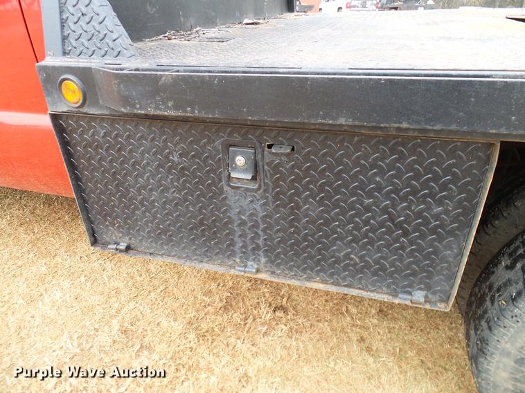 image for item FE9502 1999 Ford F350 Super Duty SuperCab flatbed pickup truck