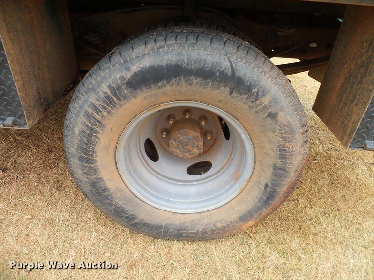 image for item FE9502 1999 Ford F350 Super Duty SuperCab flatbed pickup truck