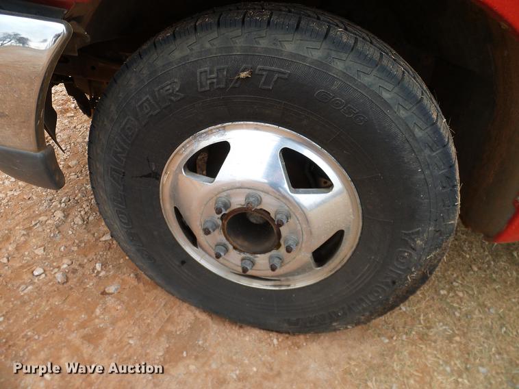 image for item FE9502 1999 Ford F350 Super Duty SuperCab flatbed pickup truck