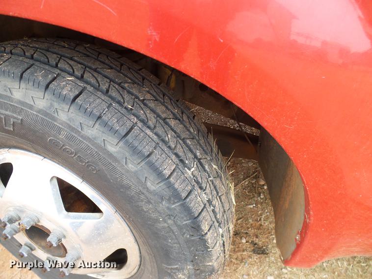 image for item FE9502 1999 Ford F350 Super Duty SuperCab flatbed pickup truck