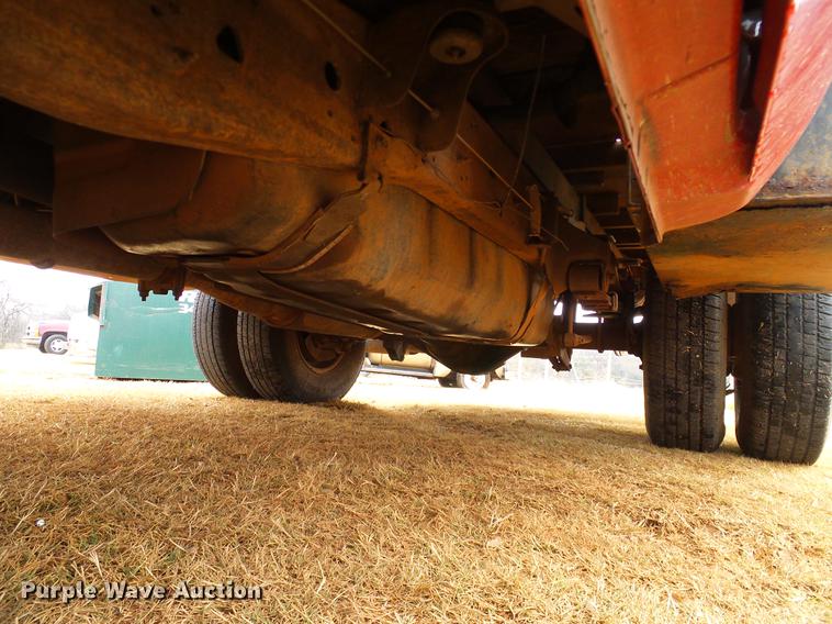 image for item FE9502 1999 Ford F350 Super Duty SuperCab flatbed pickup truck