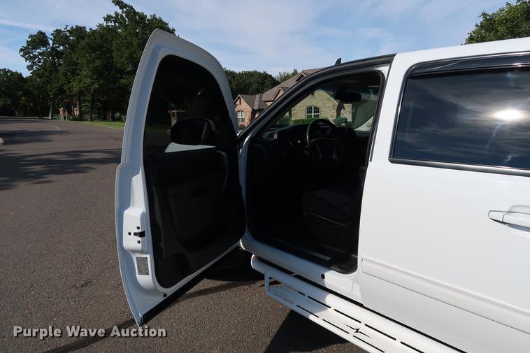 image for item FE9504 2012 Chevrolet Silverado 1500 Crew Cab pickup truck