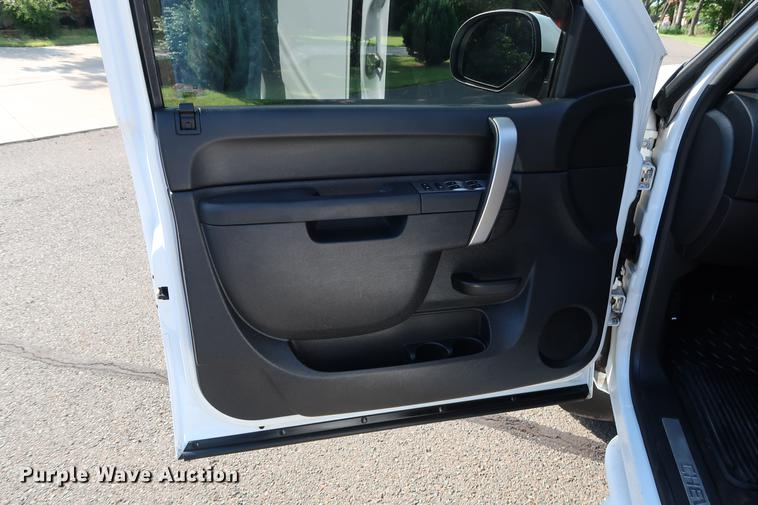 image for item FE9504 2012 Chevrolet Silverado 1500 Crew Cab pickup truck