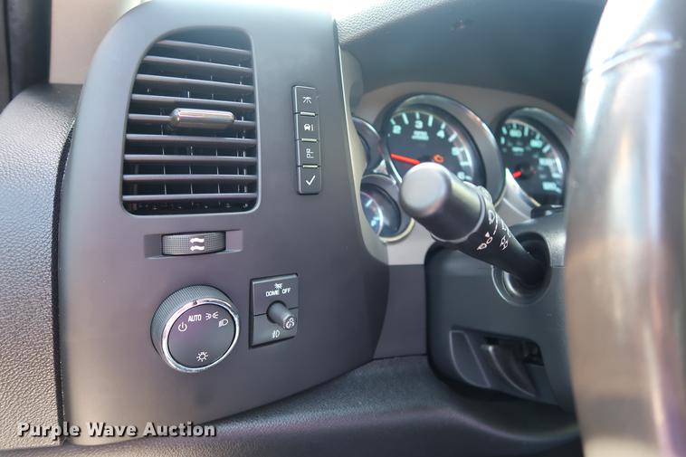 image for item FE9504 2012 Chevrolet Silverado 1500 Crew Cab pickup truck